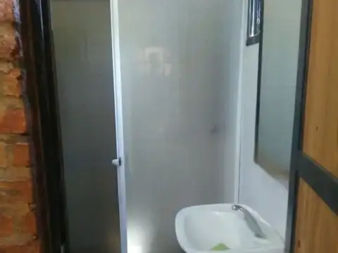 Casa 2 ambientes con 2 baños