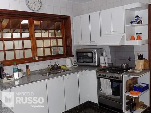 Casa en Venta con 2 cocheras