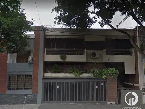 Casa amplia con cochera - Quincho y parrillero  - Lourdes
