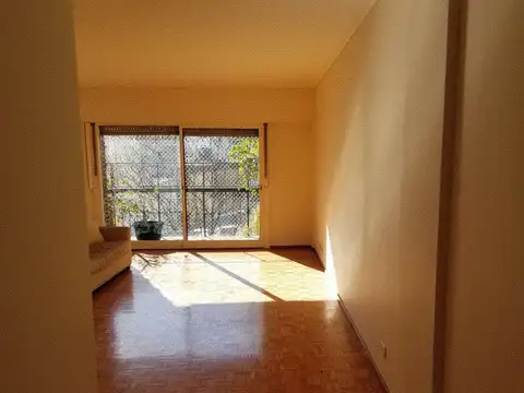 Hermoso 3 Dormitorios + dependencia. Cochera fija  + baulera