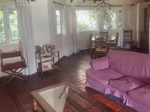 Casa en Venta con 4 cocheras