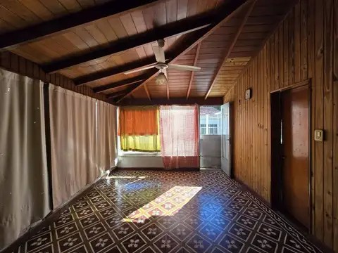 Casa 5 ambientes con 2 baños