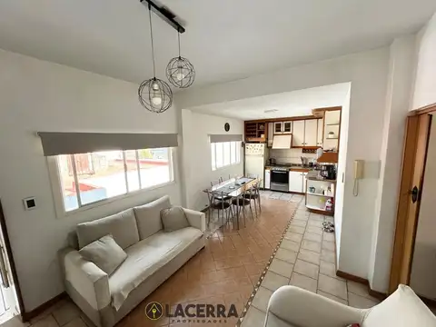 Casa en  ph multifamiliar 5 ambientes. Excelente zona