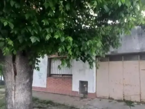 CASA A REFACCIONAR DIAGONAL 73 ESQ. 30 LOCAL Y DEPARTAMENTO