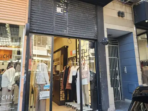 1/3 Local comercial en Flores 2.80 x 17 mts