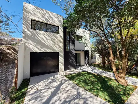 Casa en Venta con 1 cochera
