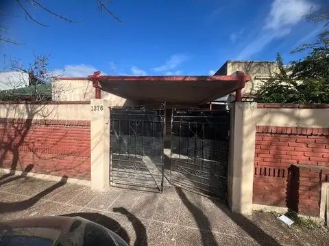 Venta Casa 5 amb con patio en Adrogué - A Reciclar