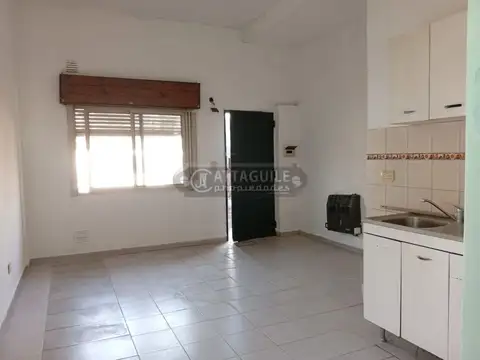 Depto Tipo Casa en Alquiler de 1 dormitorio