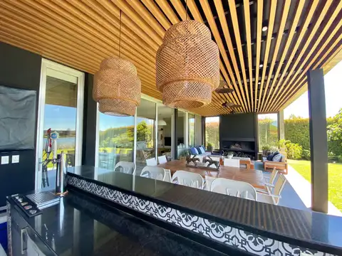 Casa 6 ambientes con 3 baños