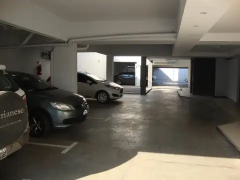 COCHERA EN VENTA, MUY BUENA UBICACIÓN. REMEDIOS DE ESCALADA.