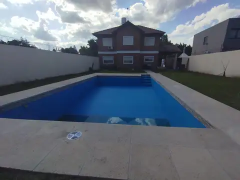 Casa 4 dormitorios c/Pileta - Barrio Semi Cerrado - La Reja