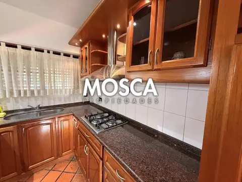 Casa en Alquiler con 1 cochera