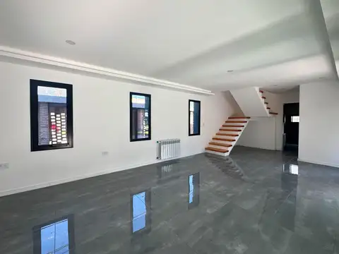 Casa en Condominios en Venta de 2 dormitorios en Roldan con Cochera, Parrillero, radiadores