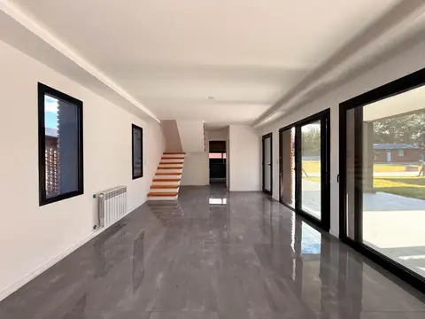 Casa 5 ambientes con 1 baño