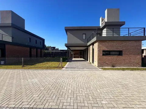 Casa en Venta en Roldan, San Lorenzo