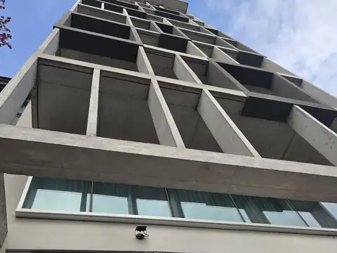 Oficina en Alquiler en Edif. corporativo. Excelente Ubicación!!