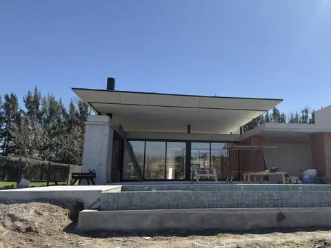 CASA A ESTRENAR CON SALIDA DIRECTA AL RÍO LUJÁN | BARRIO NÁUTICO SAN JUAN – VILLANUEVA
