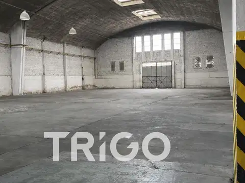 Depósito de 1102m2 en Lomas del Mirador esquina J.M. Rosas y Avenida San Martin