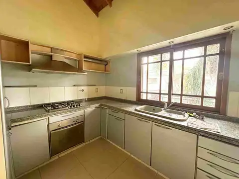 Casa 4 ambientes con 1 baño