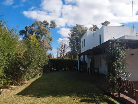 Casa en Venta con 2 cocheras