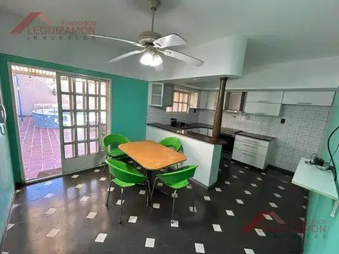 Casa en Venta con 2 cocheras