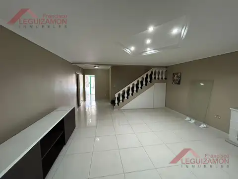 (LEG - 1720) ALMIRANTE BROWN AL 2900 - CON FONDO - PILETA - PARRILLA