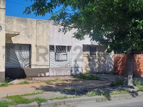 164 y 25. Casa en Venta a Reciclar en Berisso.
