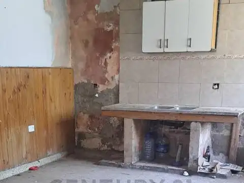 164 y 25. Casa en Venta a Reciclar en Berisso.