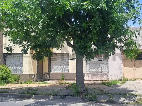 164 y 25. Casa en Venta a Reciclar en Berisso.