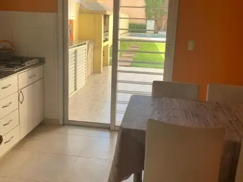 Casa 3 ambientes con 2 baños