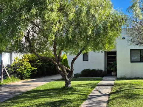 Casa Venta 4 Ambientes en San Ramiro - Pilar del Este
