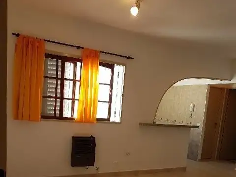 Depto Tipo Casa en Alquiler de 3 ambientes