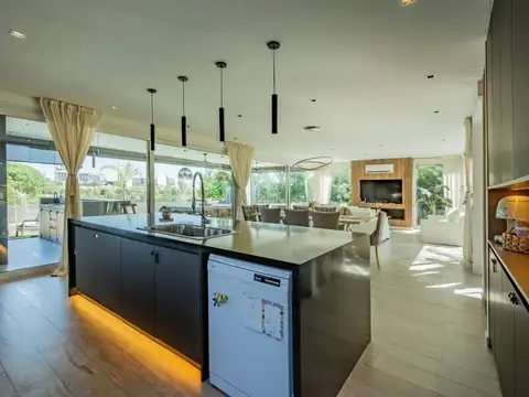 CASA A LA LAGUNA EN COSTAS - PUERTOS DEL LAGO