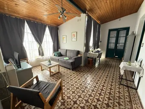 Casa 5 ambientes con 2 baños