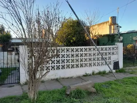 Casa 3 ambientes con 1 baño