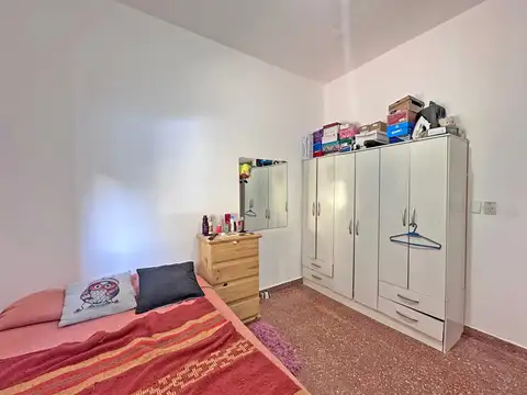 CASA 3 AMBIENTES A MEDIA CUADRA MORENO ZONA COMERCIAL