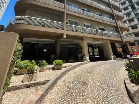 Escalada 100, Piso 2