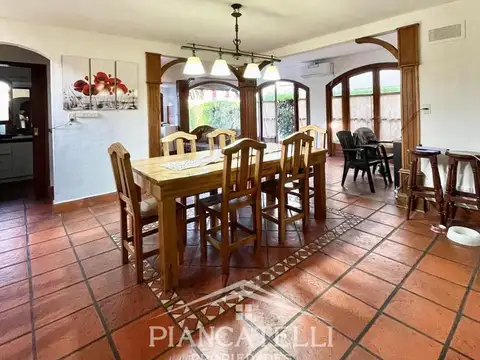 Casa 4 ambientes con 3 baños