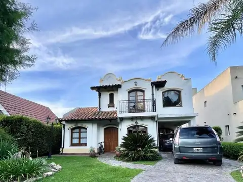 Casa en Venta con 2 cocheras