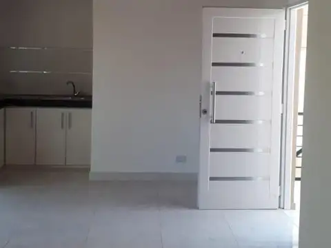 Depto Tipo Casa en Alquiler en El Palomar, $ 600.000