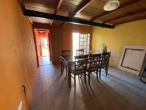 Casa 4 ambientes con 1 baño