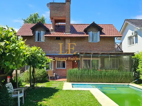 Casa en Venta con 2 cocheras