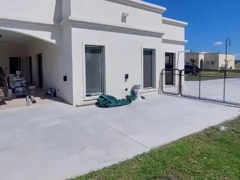 VENTA CASA  LA VICTORIA POLO CLUB 4 AMBIENTES Y PISCINA