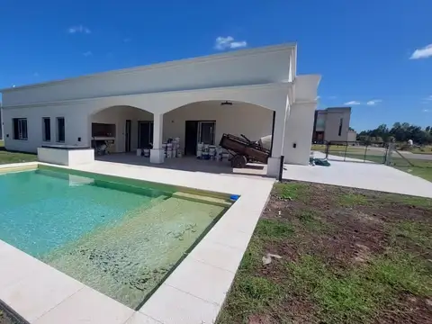 VENTA CASA  LA VICTORIA POLO  COUNTRY CLUB A ESTRENAR