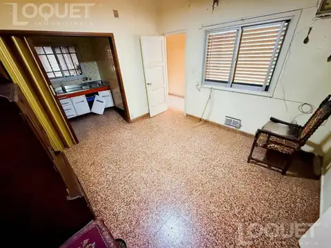 Casa sobre Av. Gral Paz en Santa Fe