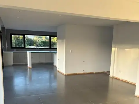 Casa en alquiler - 4 Dormitorios 3 Baños - Pinamar