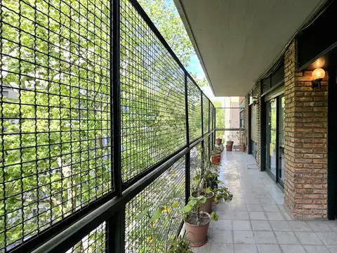 Venta Departamento 5 amb en Palermo con cochera, baulera, dependencia, balcones, palier privado