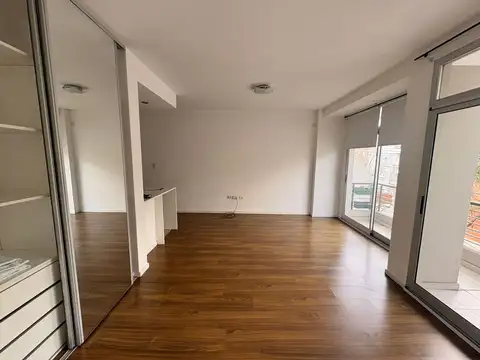 ALQUILER MONOAMBIENTE AL FRENTE CON BALCÓN