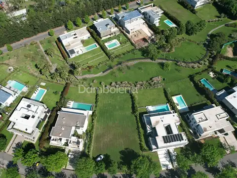 Terreno en Venta en Albanueva, USD 530.000