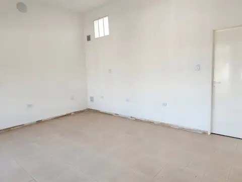 LOCAL COMERCIAL A ESTRENAR LAMADRID Y BUENOS AIRES